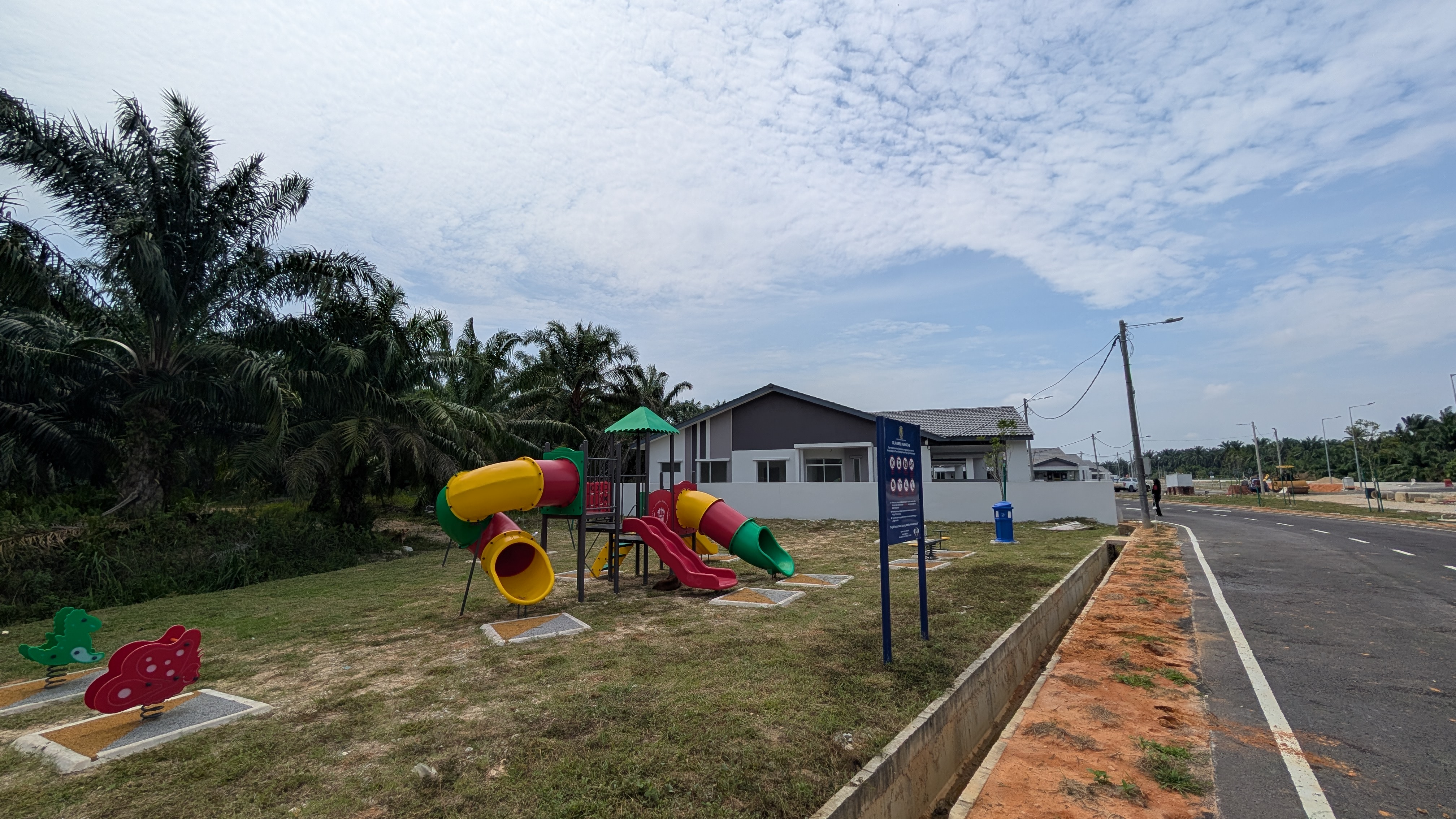 Kerja tanah di Taman Desa KPMP